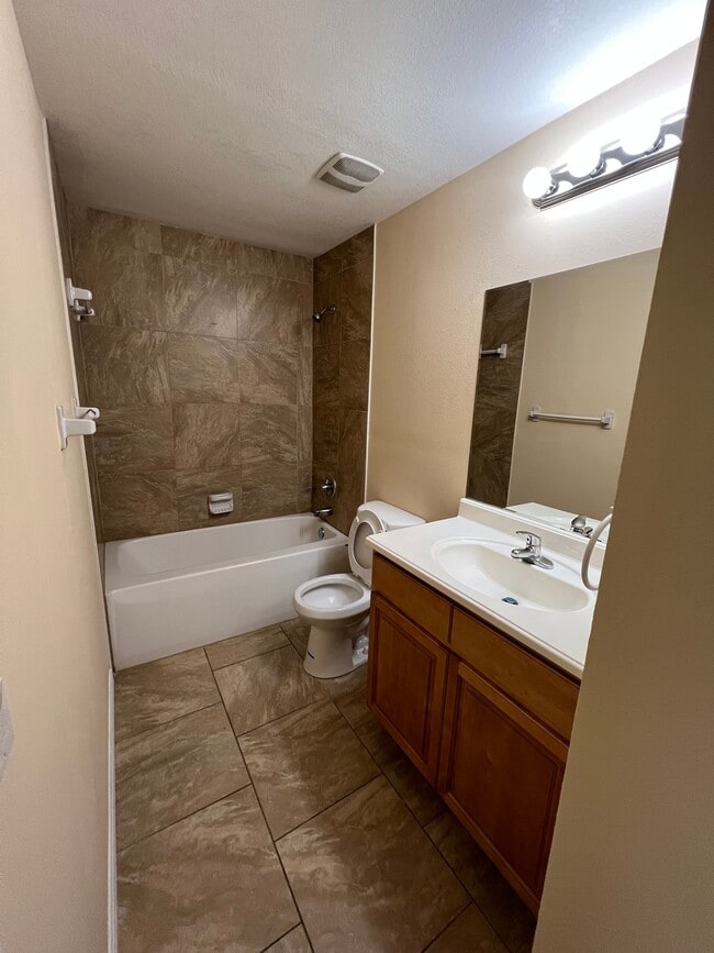 Photo - 1624 Javier St Unidad A