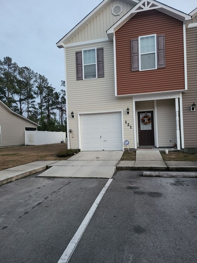 Building Photo - TOWNHOME IN CAROLINA FOREST