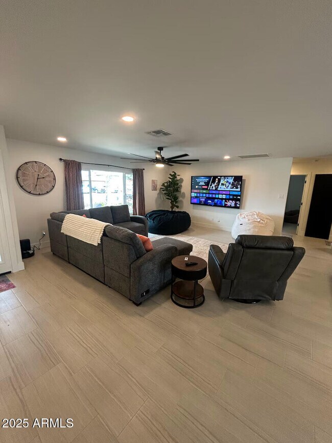 Photo - 8719 E Columbus Ave