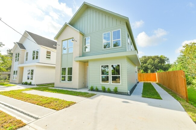 Building Photo - 162 Wallace St