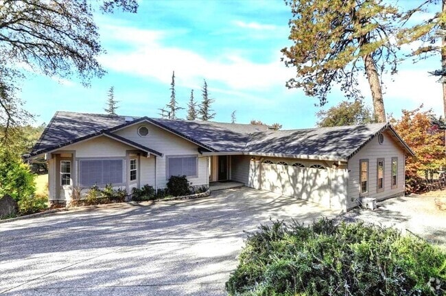 Building Photo - Golf Course 3/2 home in Lake Wildwood, Pen...