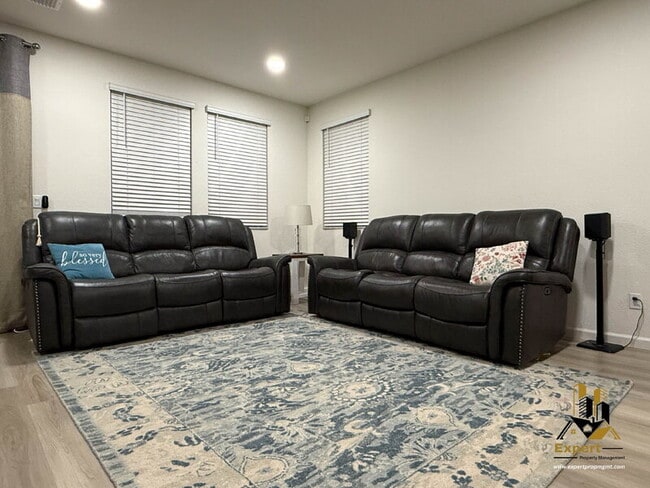 Photo - 160 Hermosa Ct