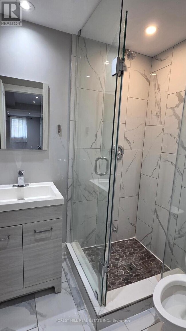 Photo - 181 North Service Rd E