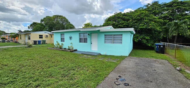 Building Photo - 1501 NW 24th Ave Rental