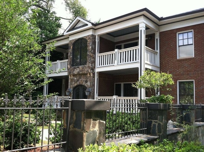 Building Photo - 685 Penn Ave NE Unit 4 Rental