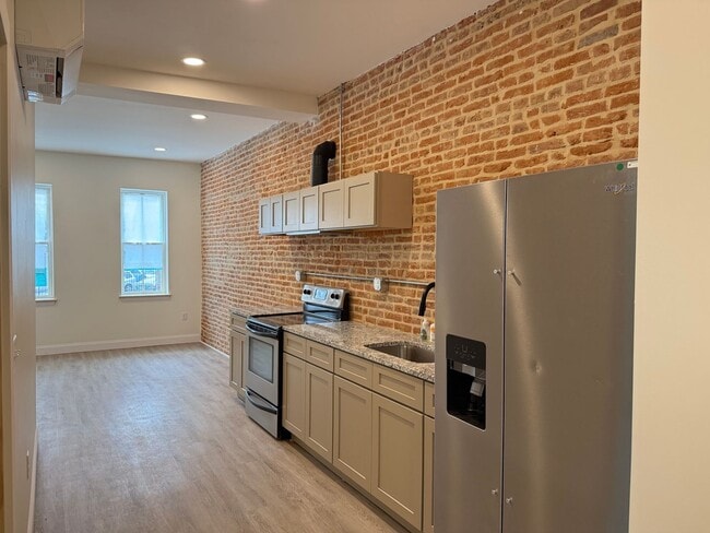 Building Photo - 463 S Prince St Unit Apt. A