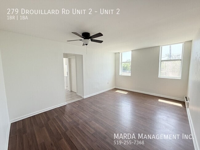 COZY 1 BED/1 BATH UNIT IN SECURE BUILDING + HYDRO & FREE WIFI!! - COZY 1 BED/1 BATH UNIT IN SECURE BUILDING + HYDRO & FREE WIFI!! Unité 2