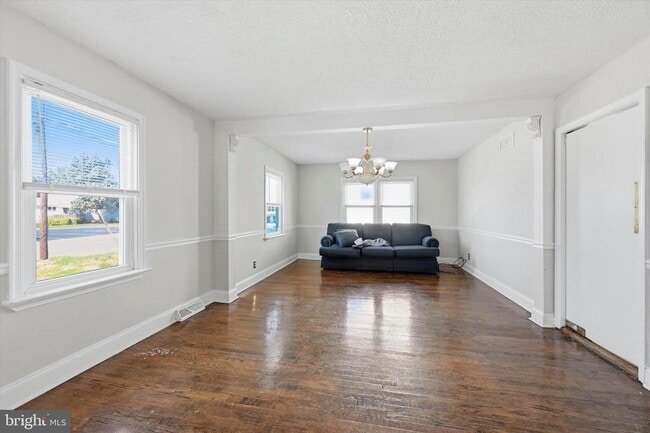 Photo - 3 Curtis Ave