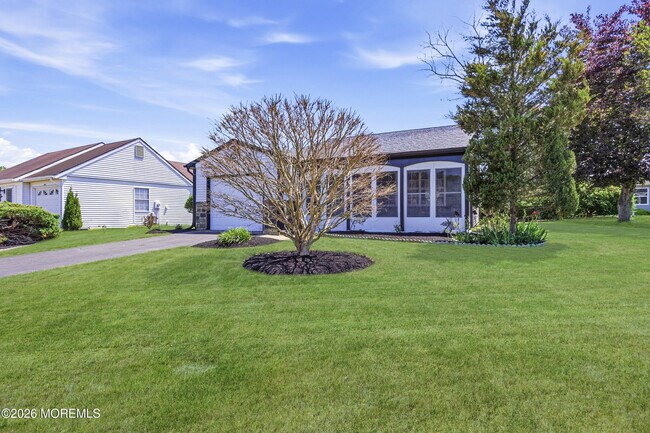 2 Leighton Ln