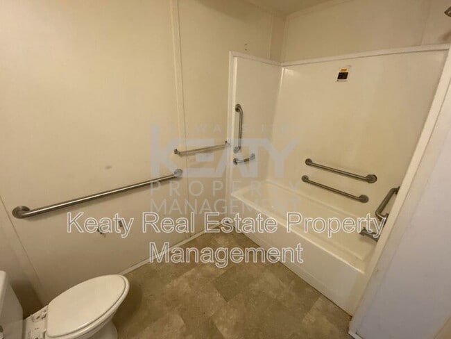 Photo - 926 S Railroad Ave