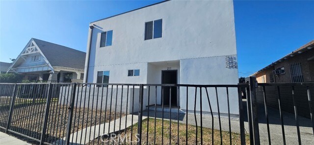211 W 43rd St