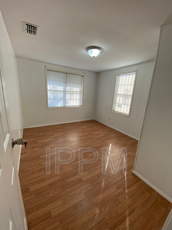 Photo - 818 W Buchanan St