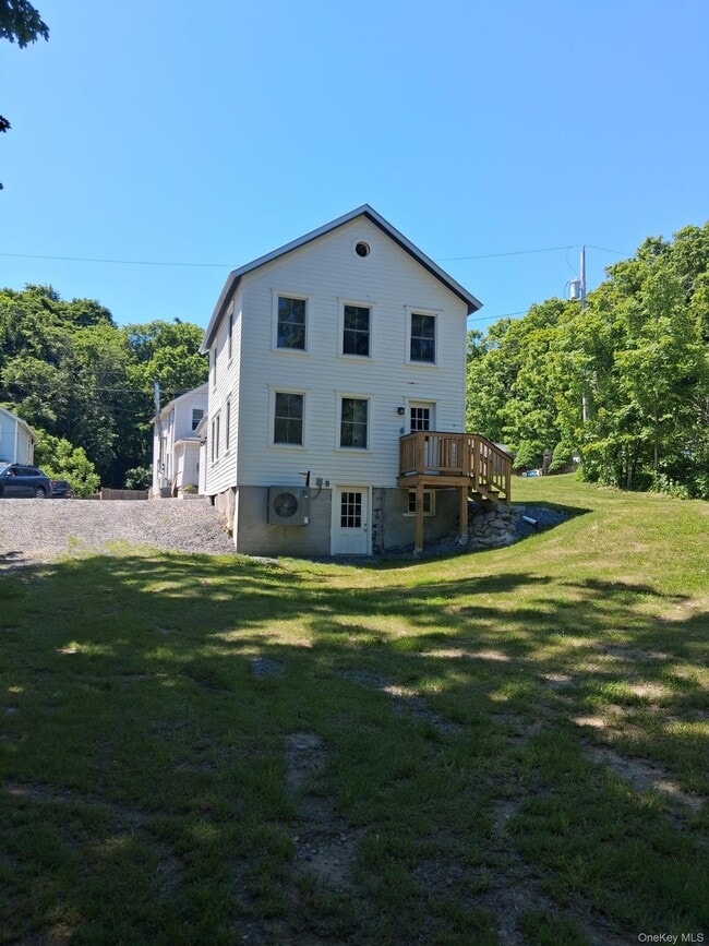 Building Photo - 11 Cedar St