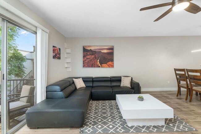 Photo - 740 W Elm St Unit FL2-ID1363347P