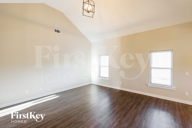 Photo - 170 Lakewood Ln