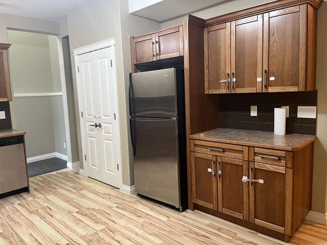2 Bed 1.5 Bath Unit in Sylvan Lake, AB