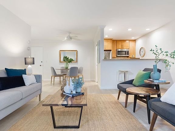 Photo - 811 York St Unit 23