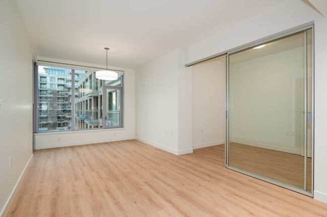 Photo - 526-755 Harbourside Unit 526