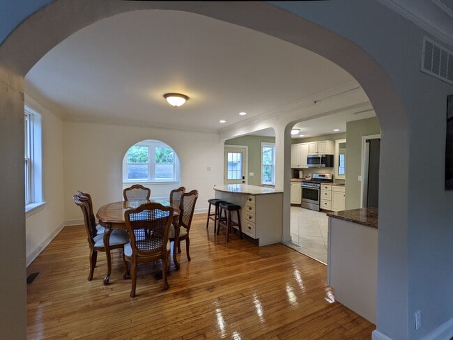 Photo - 5800 Pershing Ave