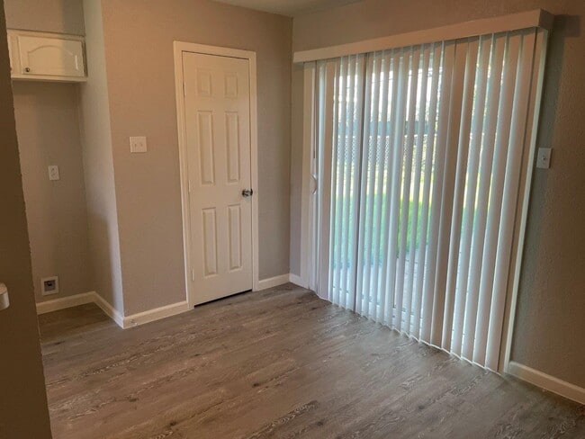Photo - 4914 Fairgreen Ln