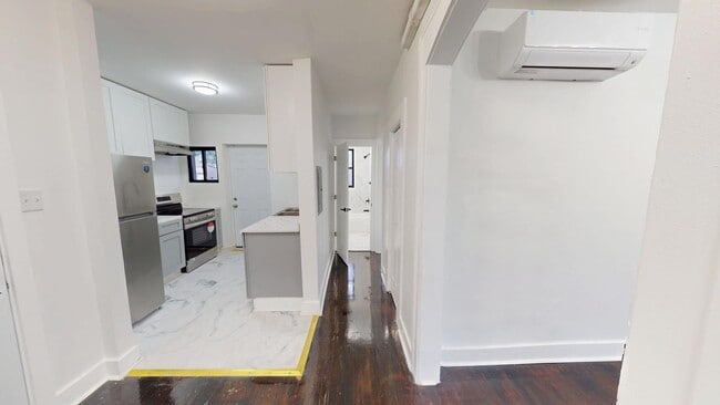 Photo - 2401 E 75th St