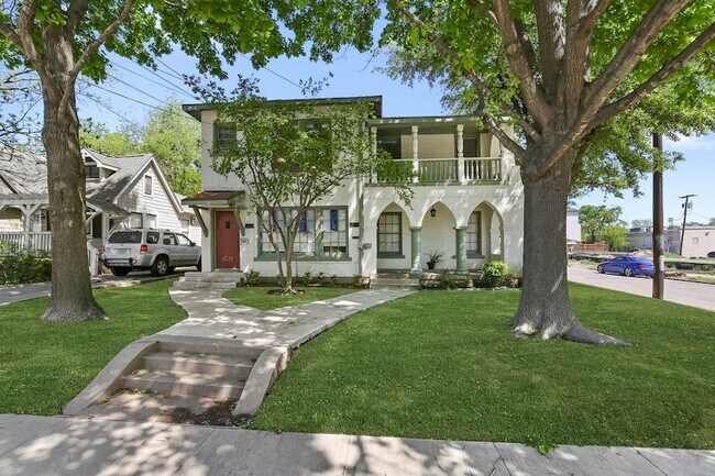 Photo - 6025 Lewis St