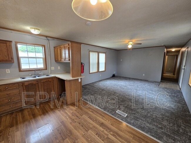 Photo - 700 W Ridgeway Ave