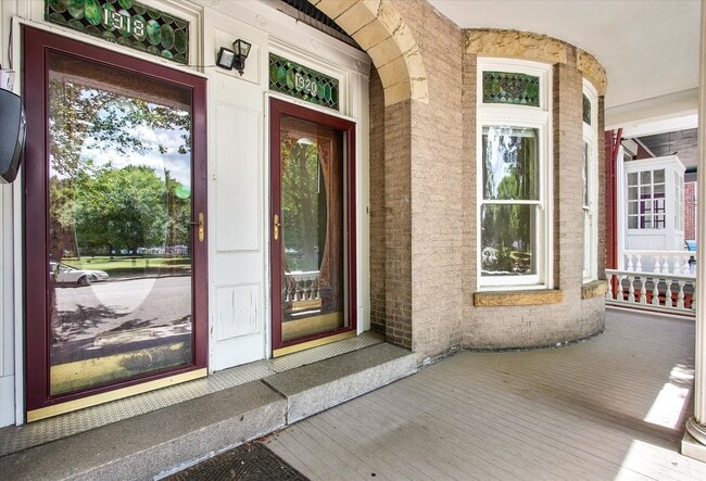 Photo - Swanky 1st floor duplex in Church Hill across from Jefferson Park