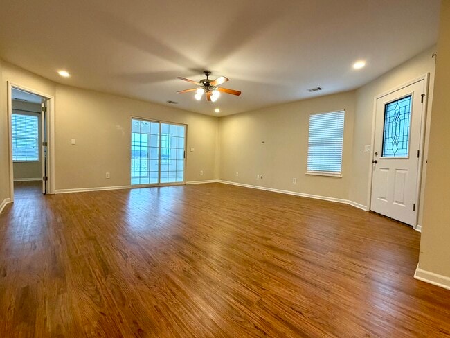 Photo - 10557 Maine Dr