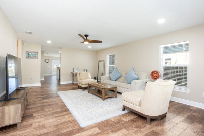 Building Photo - 1313 E Cayuga St