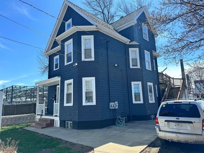 Building Photo - 23R Thorndike St Unit 2