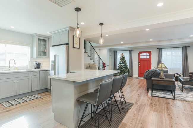 Photo - 4155 Edenhurst Ave