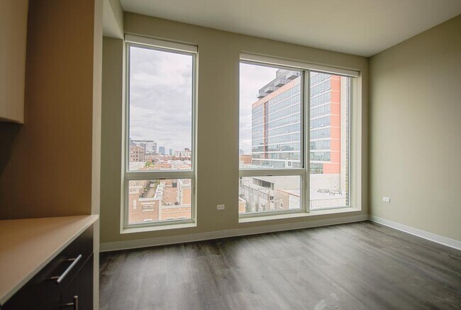 Building Photo - 0 bedroom in Chicago IL 60642 Unit 601