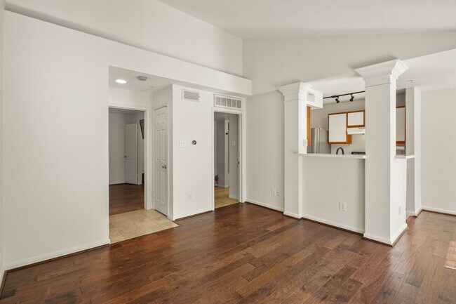 Photo - 3231 Allen Pkwy Unidad 5302