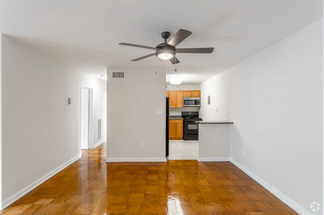 2 BR, 1 BA - 950 SF