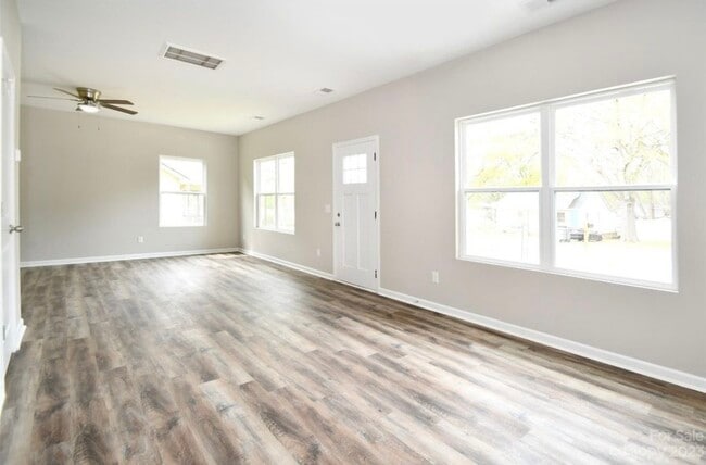 Photo - 905 Klondale Ave