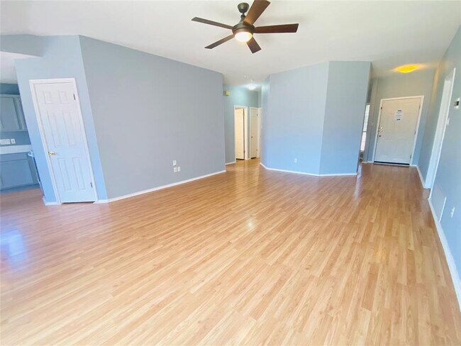 Photo - 2501 Willow Way