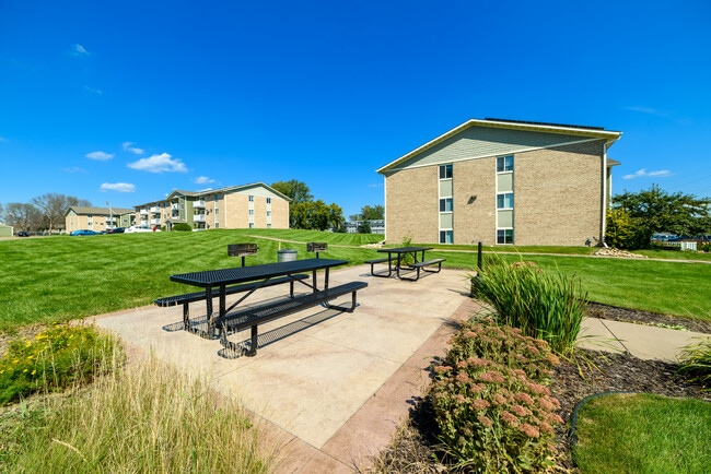 Photo - Seven Pines Apartments