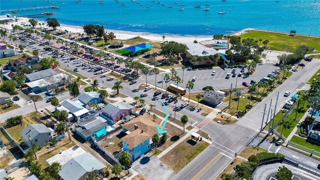 Building Photo - 5737 Shore Blvd S Unit 1