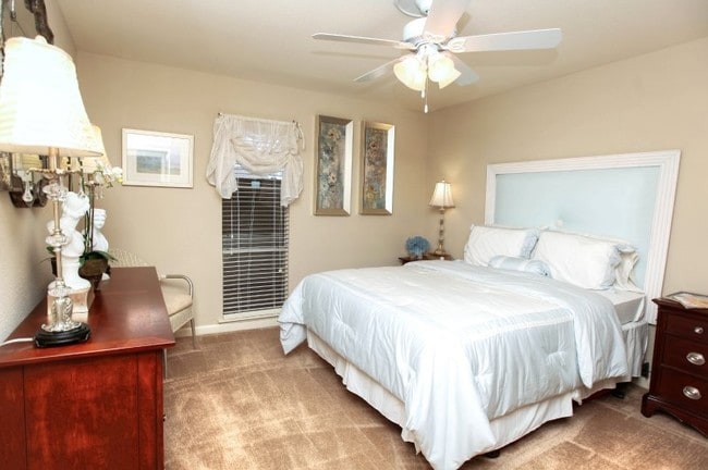 Bedroom - Hampton Court