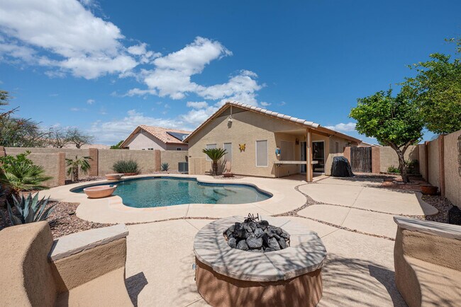 Photo - 707 W Baylor Ln