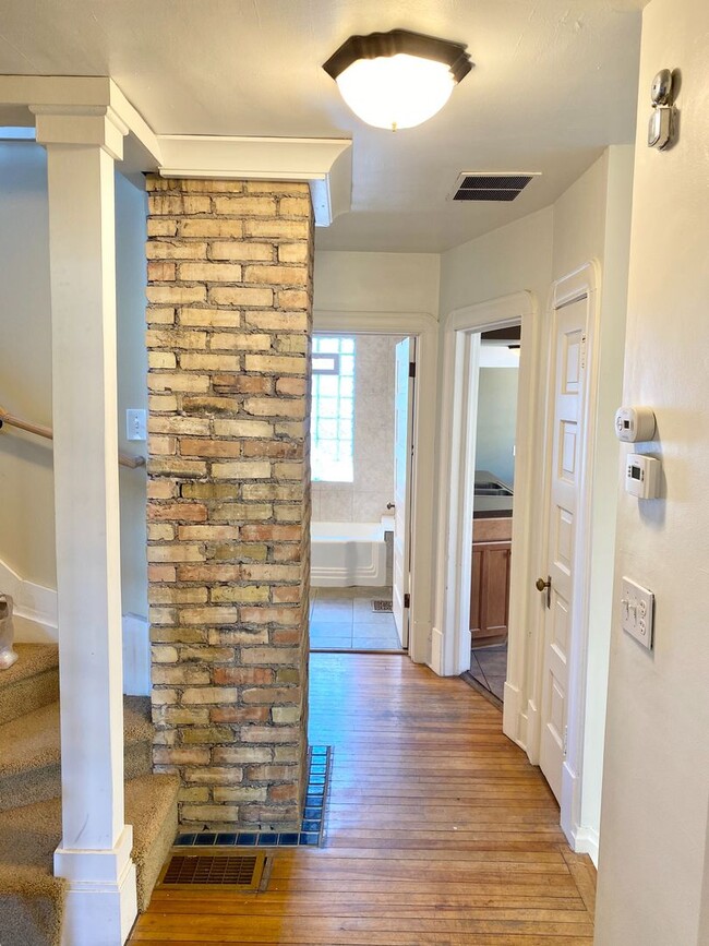 Photo - 3040 Colfax Ave South Unidad 2