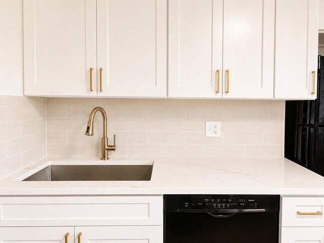 Photo - 17 Oakledge St Unit 2