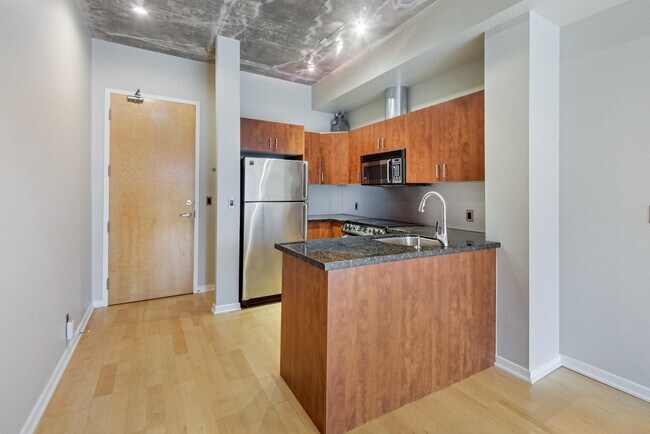 Photo - 388-388 Richmond St W