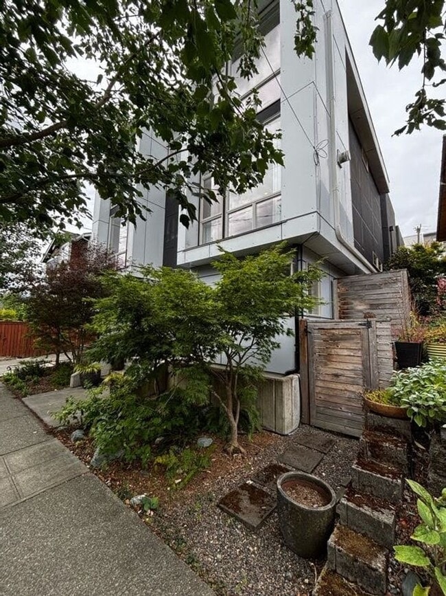 Photo - 513 20th Ave E