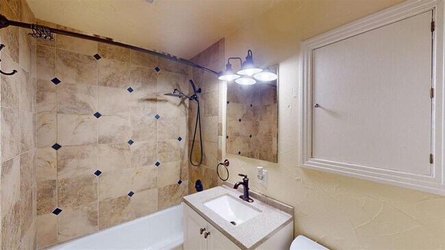 Photo - 1715 Oak Ave