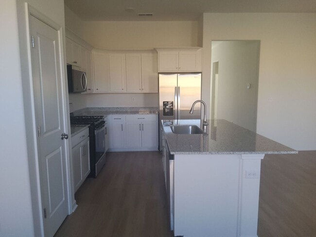 Photo - 360 Green Willow Dr