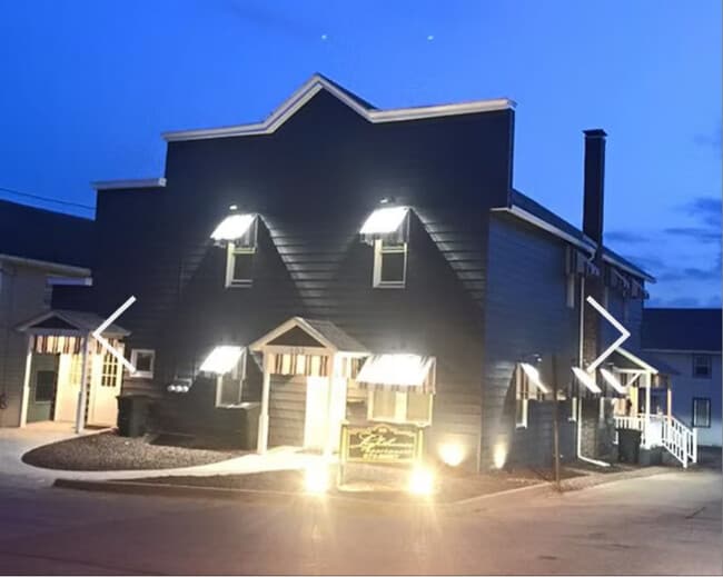 Photo - 102 N Gilfillan St