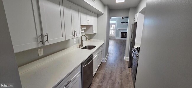 Photo - 2013 N Oakland St