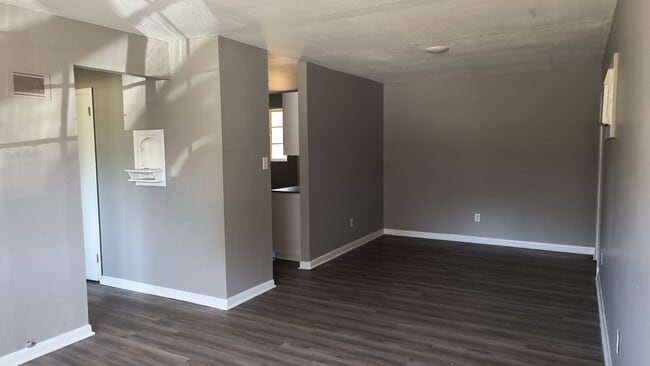 Photo - 2401 Howard Dr